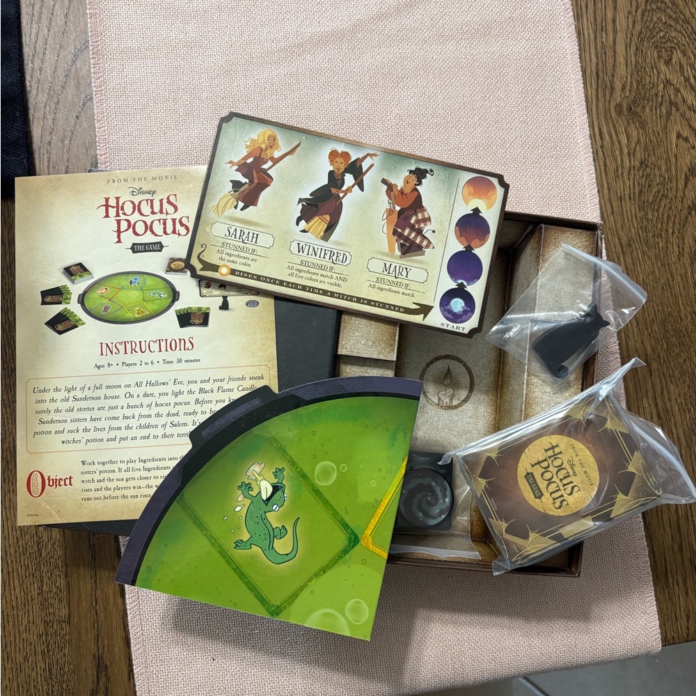 Disney Hocus Pocus Board Game Green and Brown - Picture 4 of 4